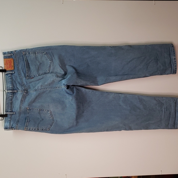Levi's 550  Size42 by 32 light wash jeans   D27 - Picture 4 of 8